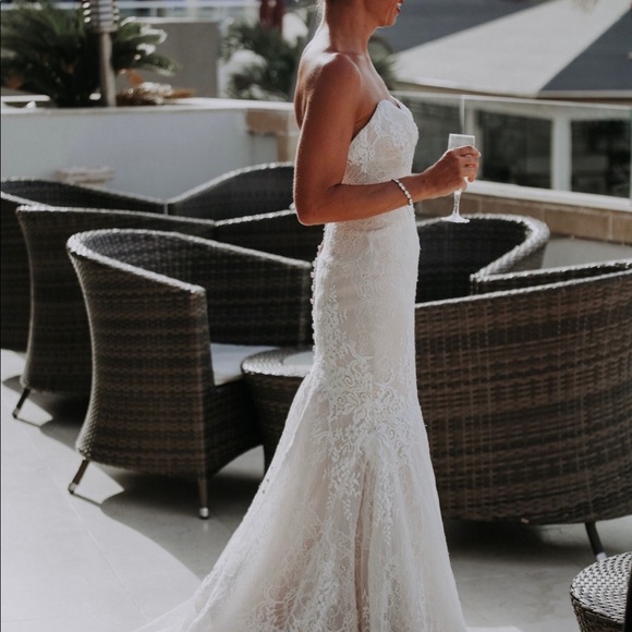 Wedding dress - Picture 2 of 3